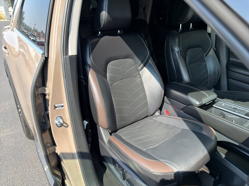 Used 2023 Nissan Pathfinder Platinum w/ Cargo Package FWD image 8
