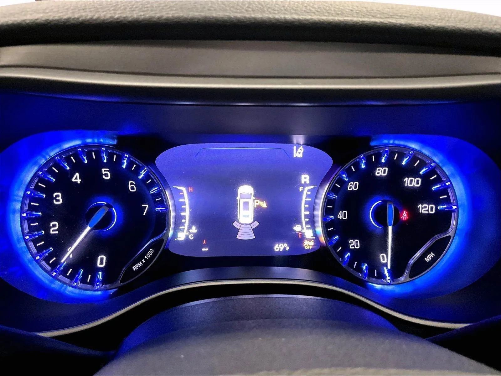 Used 2025 Chrysler Pacifica Select image 19