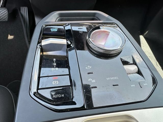 Used 2023 BMW iX xDrive50 w/ Sport Package AWD/4WD image 25