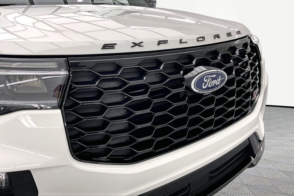 Certified 2025 Ford Explorer ST AWD/4WD image 29