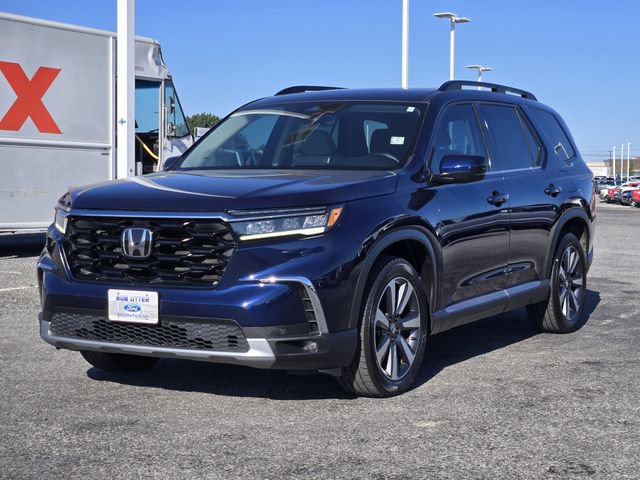 Used 2025 Honda Pilot Touring image 3