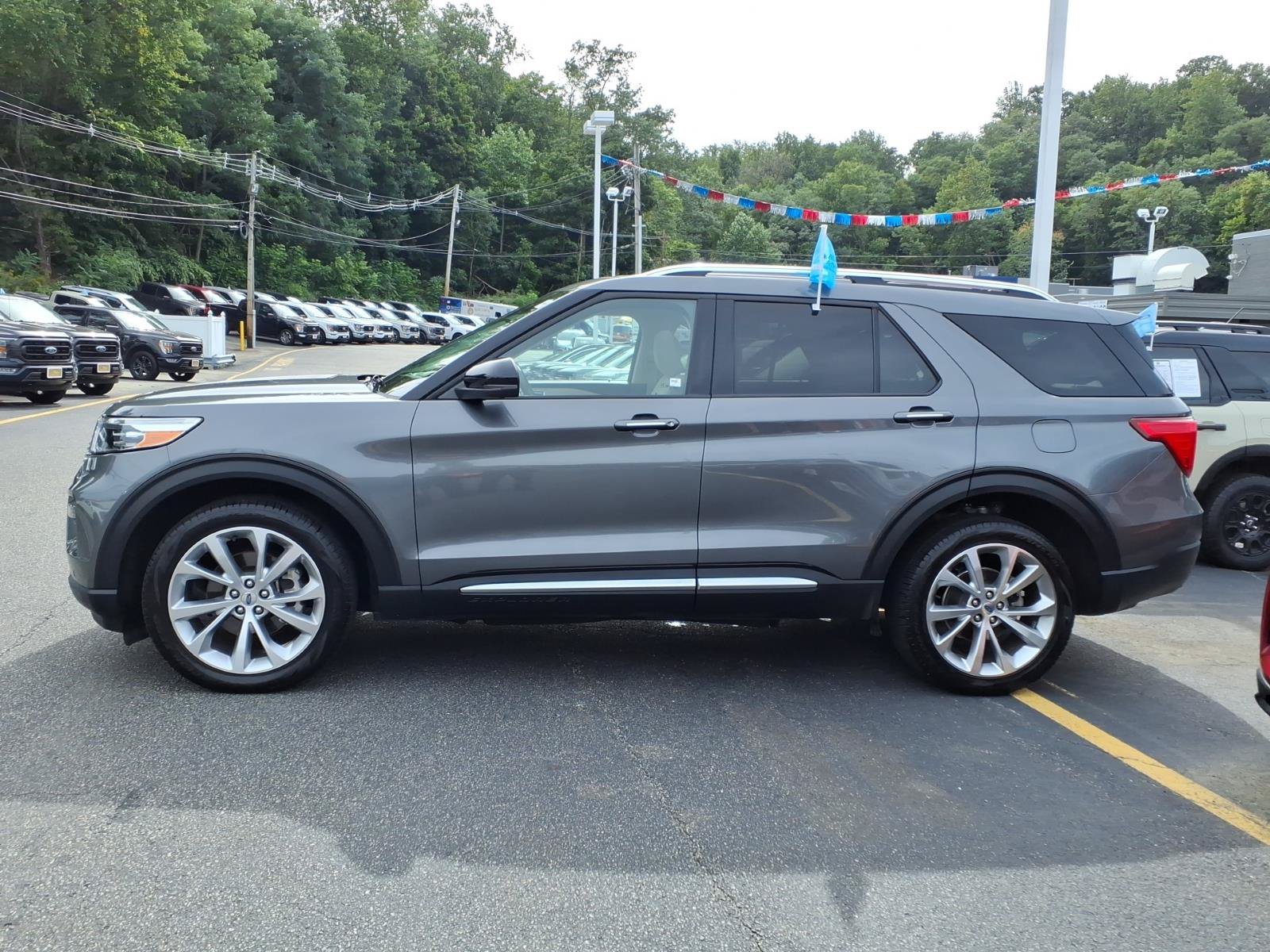 Certified 2023 Ford Explorer Platinum w/ Technology Package AWD/4WD image 5