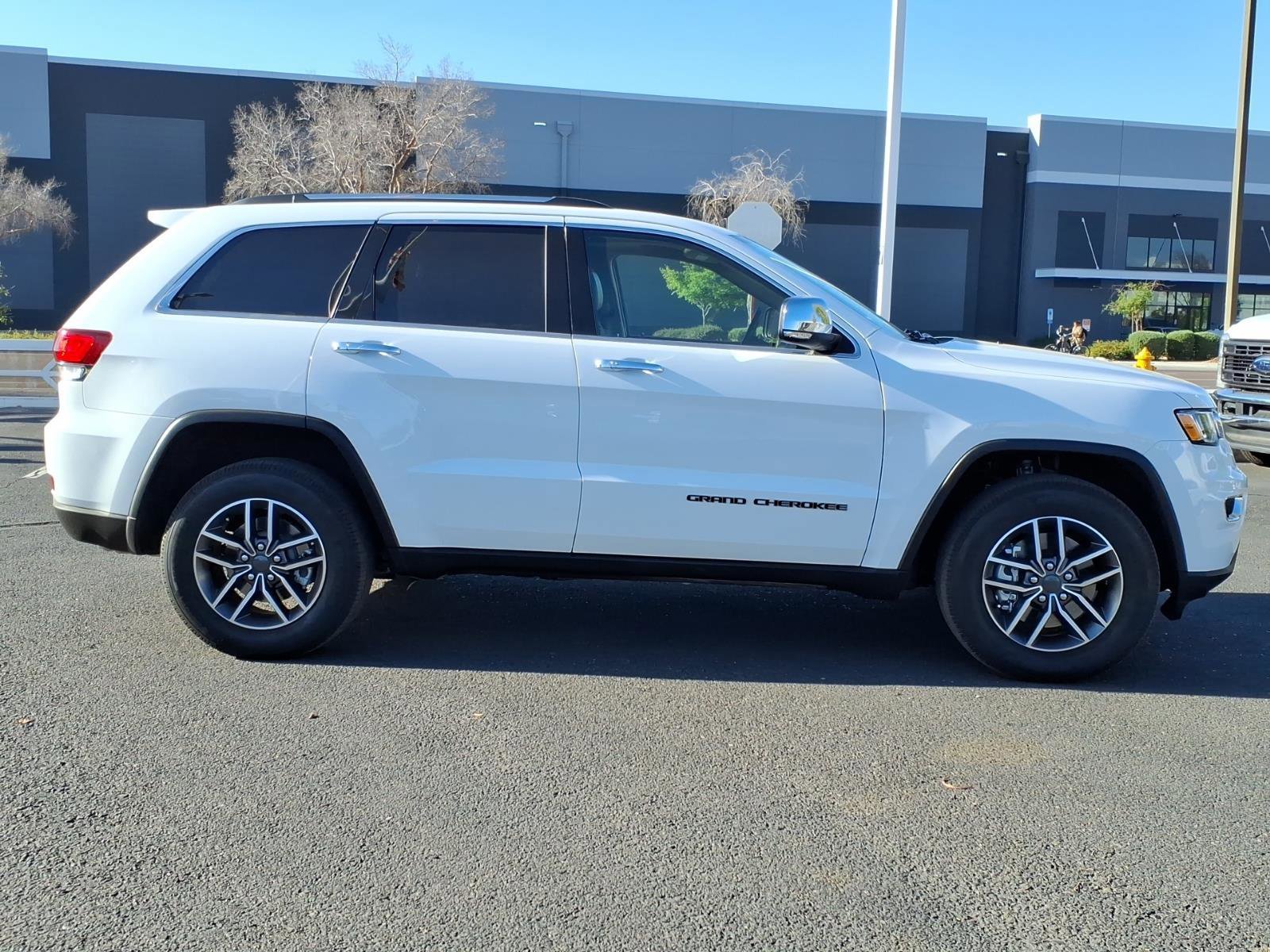 Used 2021 Jeep Grand Cherokee Limited image 2