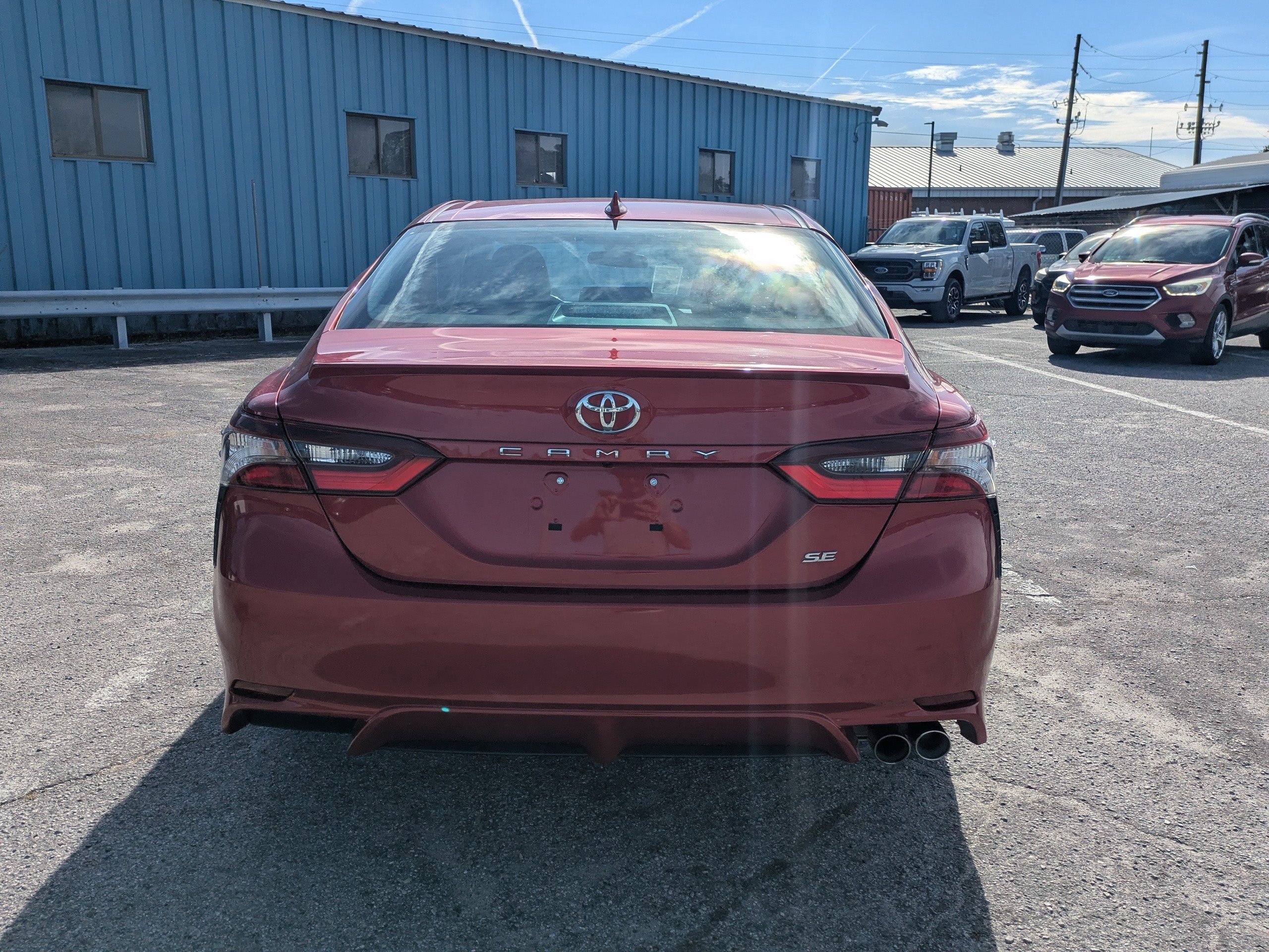 Used 2023 Toyota Camry SE image 4