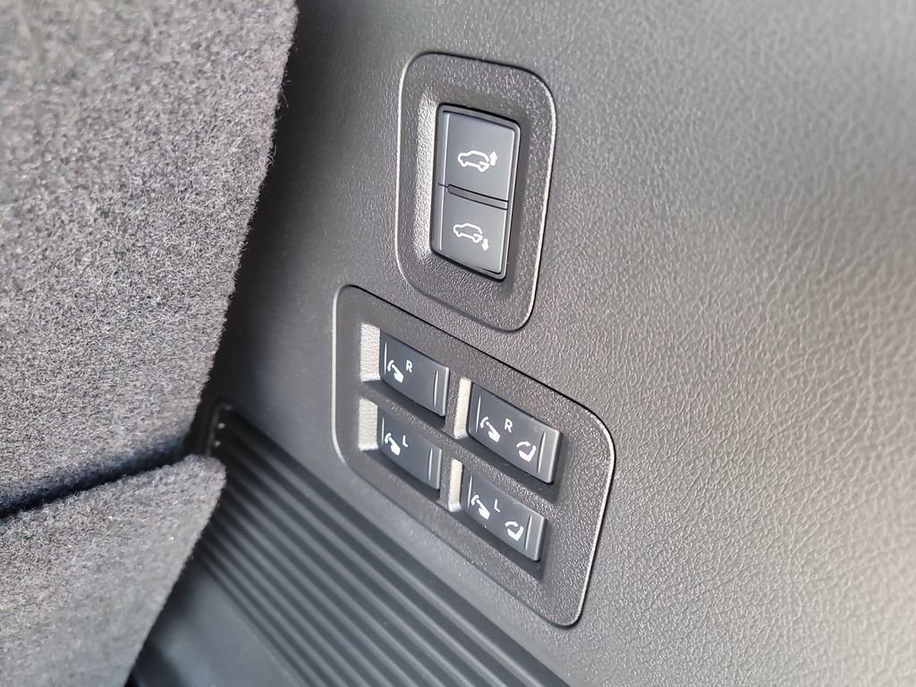 Used 2025 Nissan Armada Platinum Reserve RWD image 8