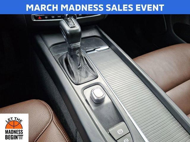 Used 2018 Volvo XC60 T6 Momentum w/ Advanced Package image 22