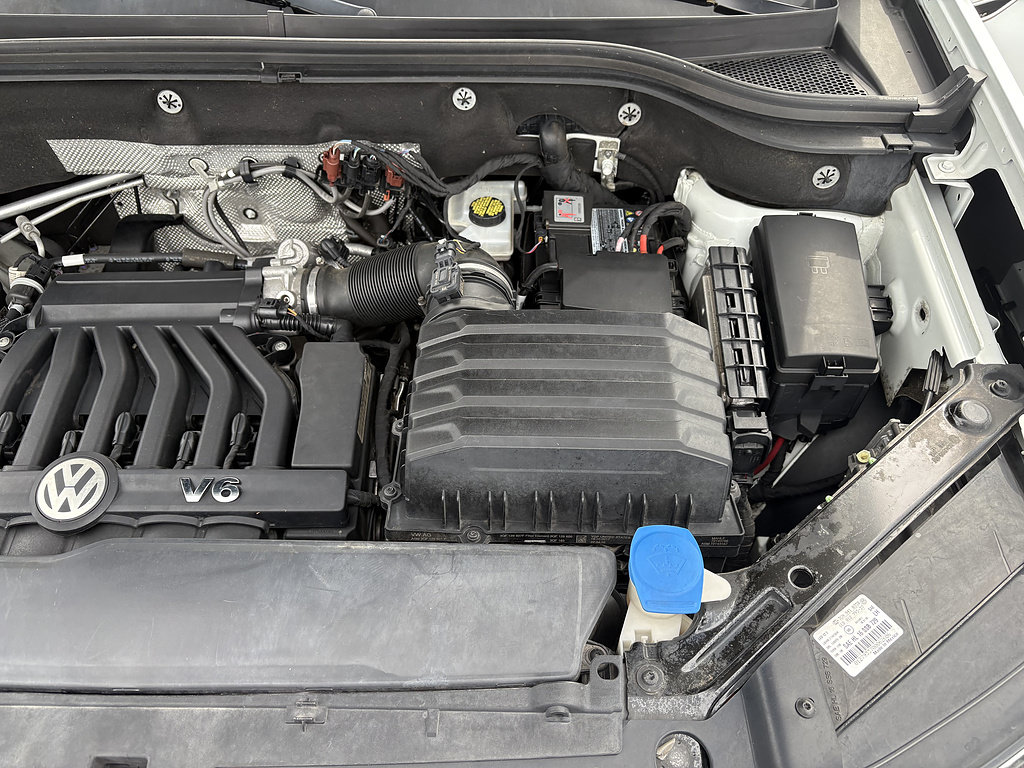 Used 2018 Volkswagen Atlas SEL w/ R-Line Package AWD/4WD image 42