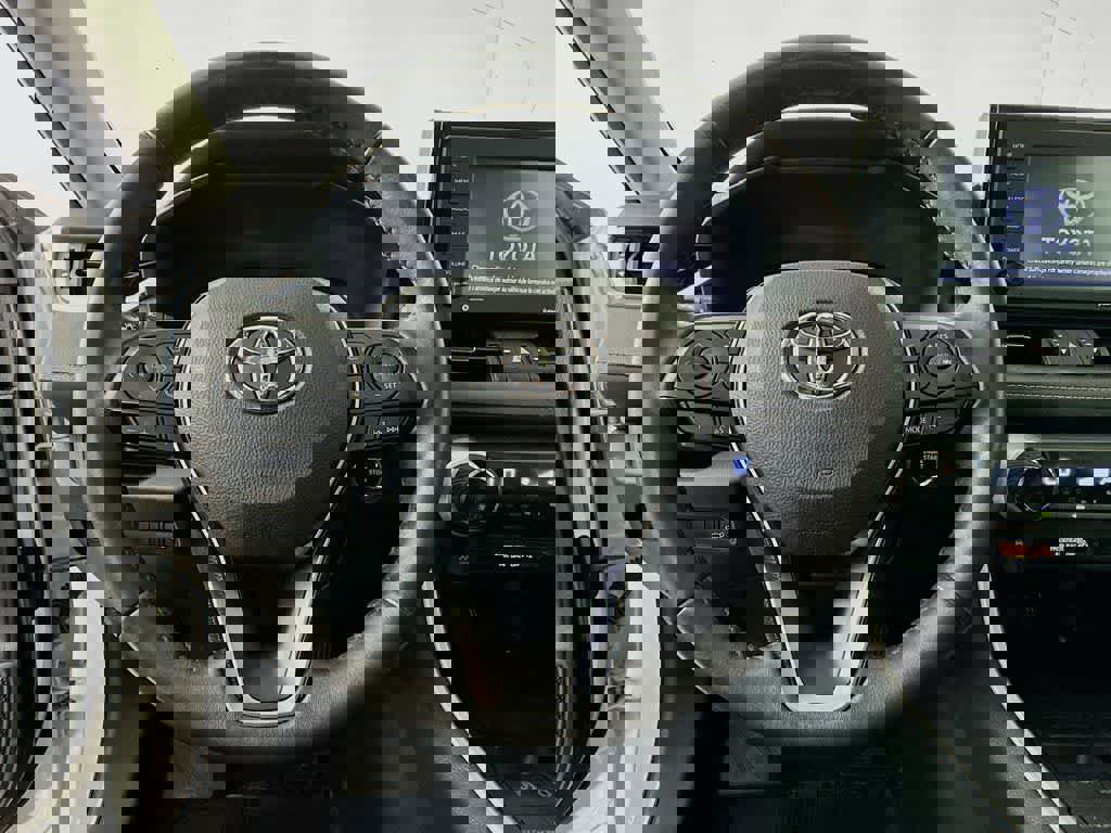 Used 2021 Toyota RAV4 XLE Premium image 19