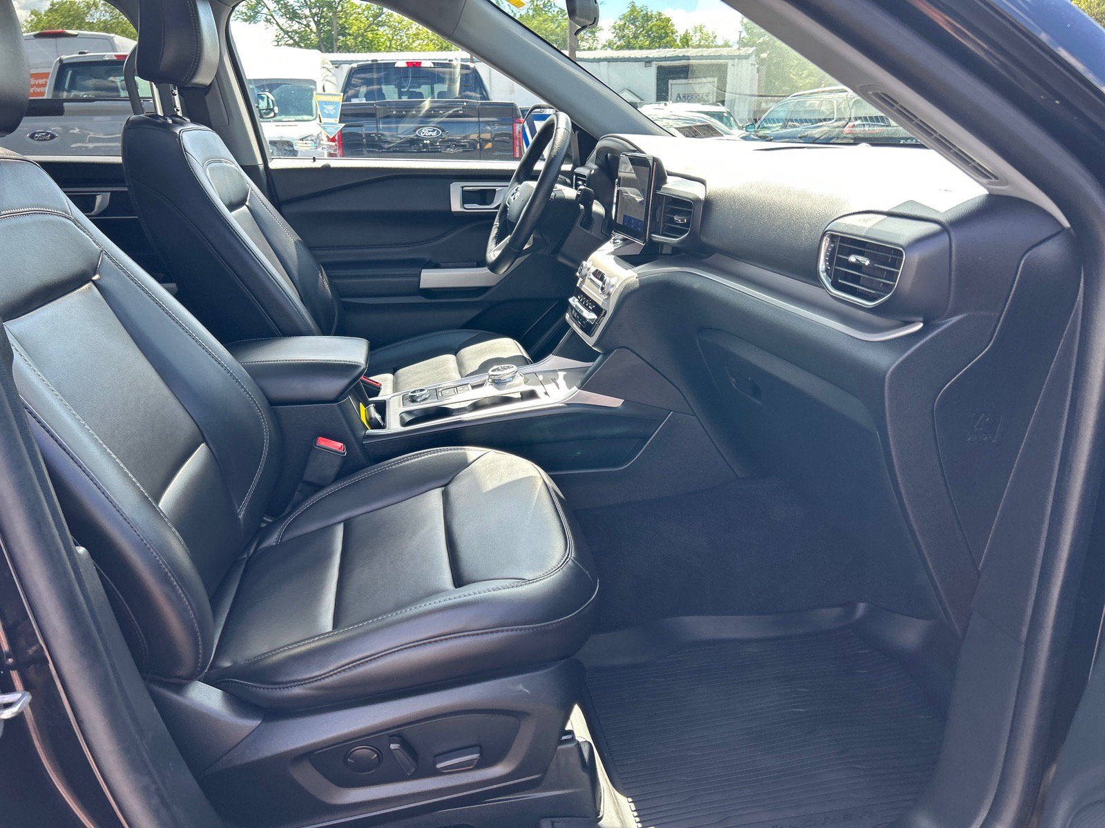 Certified 2024 Ford Explorer XLT w/ Equipment Group 202A AWD/4WD image 19