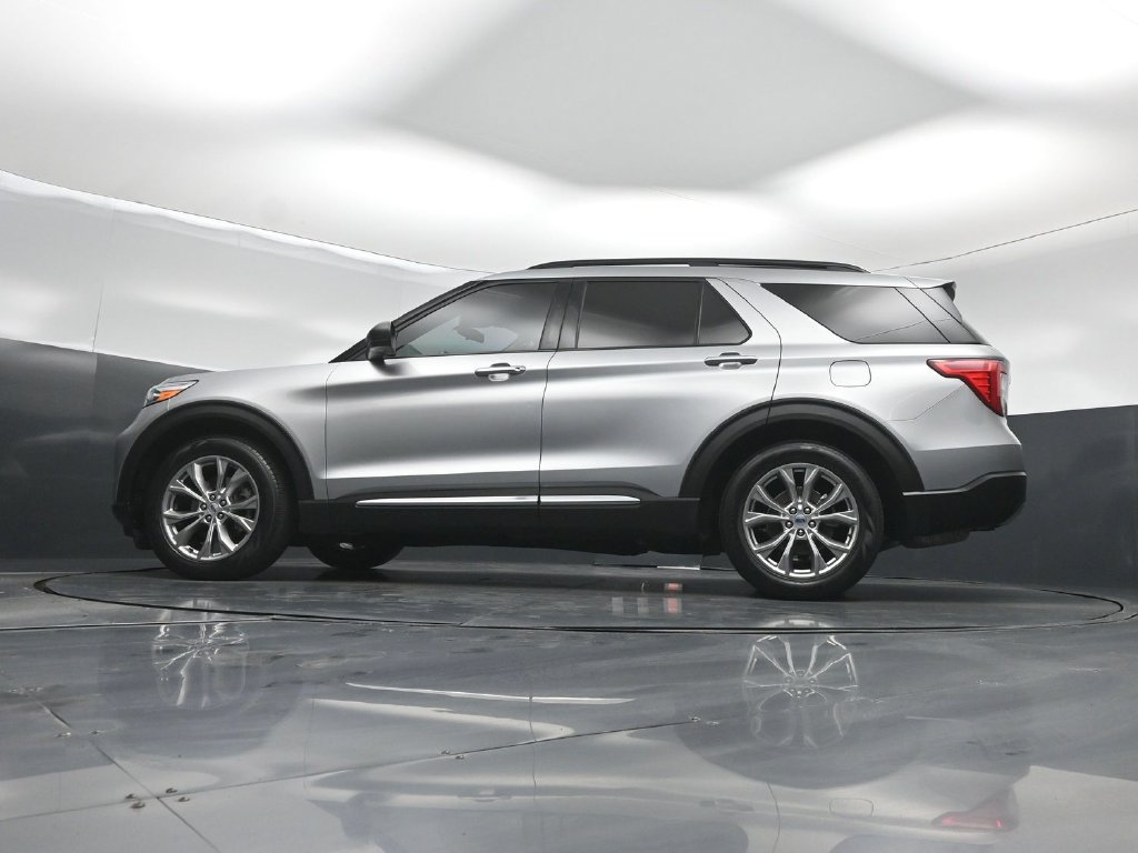Certified 2021 Ford Explorer XLT w/ Equipment Group 202A RWD image 7