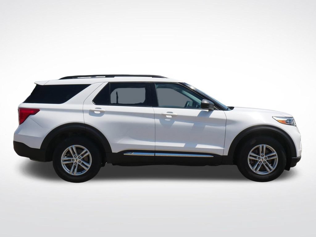 Certified 2024 Ford Explorer XLT AWD/4WD image 2