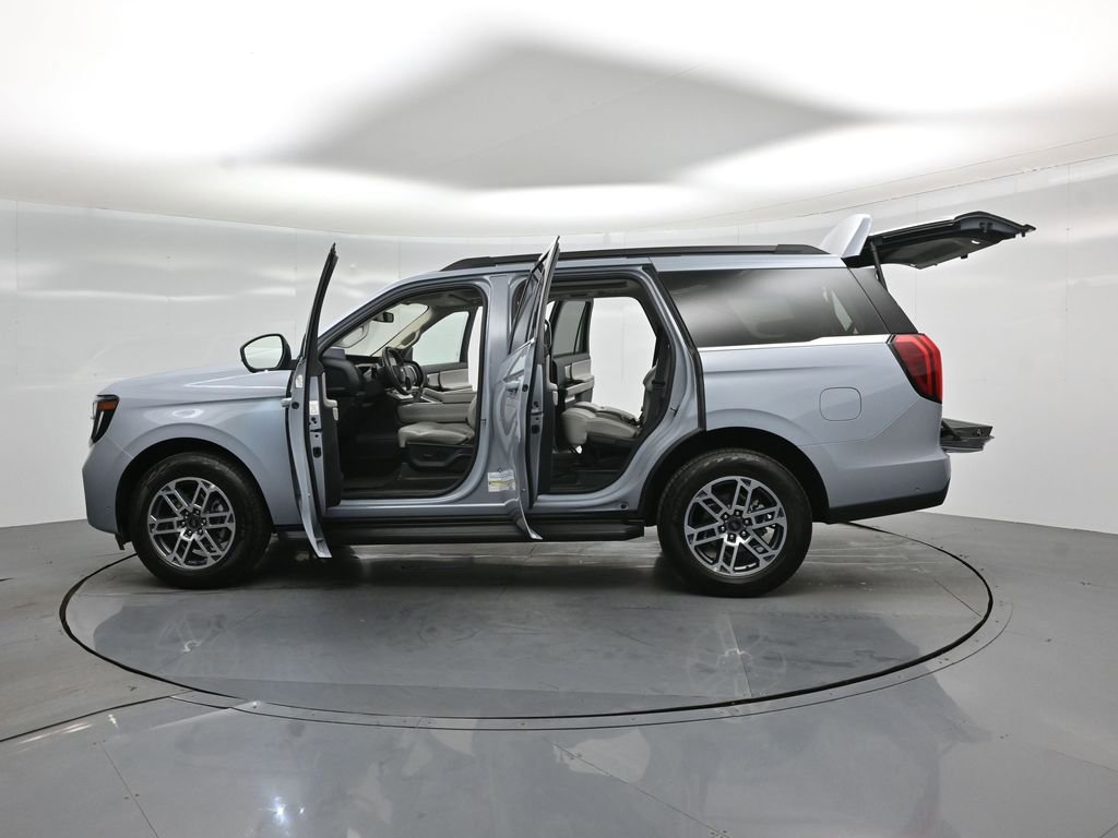 Certified 2025 Ford Expedition Active AWD/4WD image 36