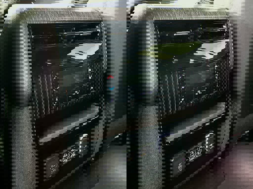 Used 2023 Jeep Wagoneer Series III w/ Preferred Equipment Group image 16