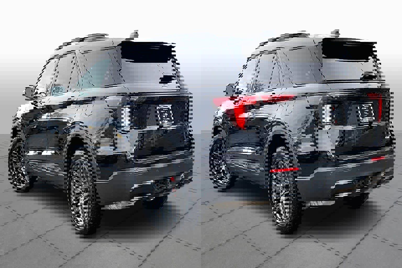 Certified 2025 Ford Explorer ST-Line w/ Premium Package image 4