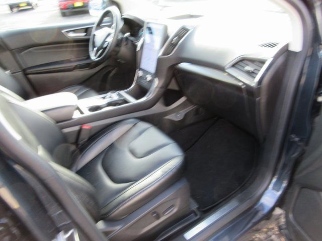 Certified 2022 Ford Edge Titanium w/ Class II Trailer Tow Package image 33