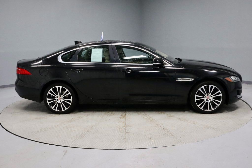 Used 2020 Jaguar XF Prestige image 6