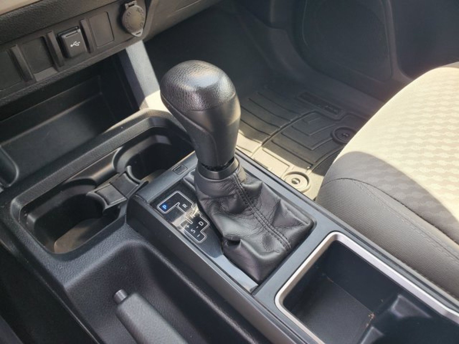 Used 2020 Toyota Tacoma SR w/ SR Convenience Package RWD image 22