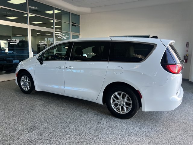 Used 2023 Chrysler Voyager LX FWD image 7