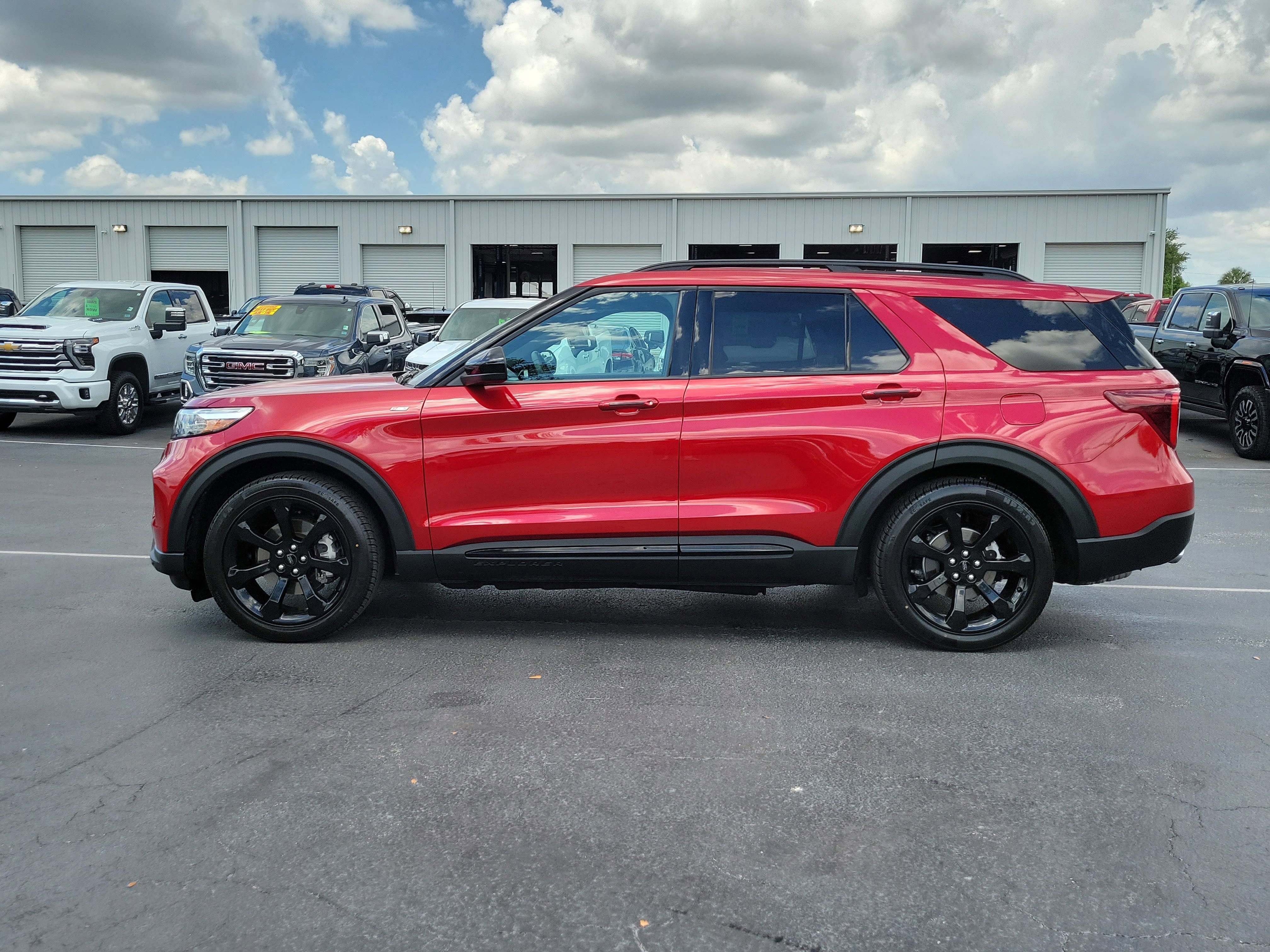 Certified 2024 Ford Explorer ST-Line w/ Class IV Trailer Tow Package RWD image 4