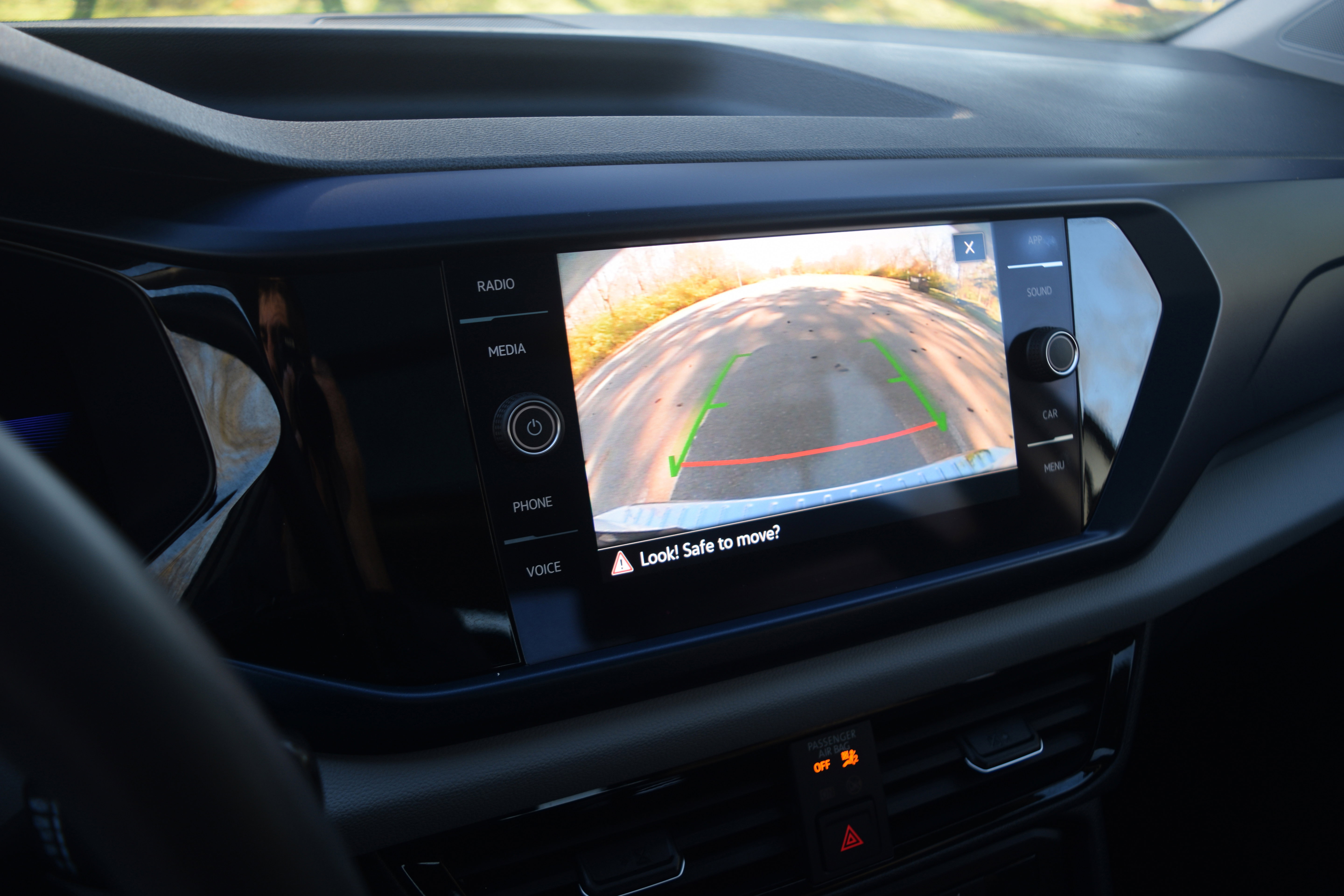 Used 2022 Volkswagen Taos SE w/ Panoramic Sunroof Package image 10