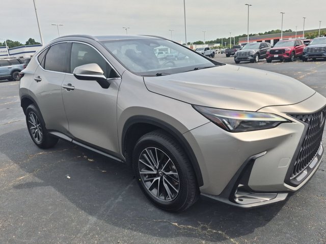 Used 2024 Lexus NX 250 FWD w/ Towing Package (2000 Lbs) image 2