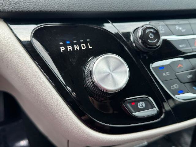 Used 2024 Chrysler Pacifica Touring-L FWD image 23