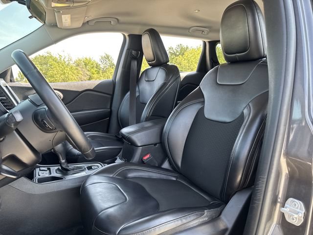 Used 2019 Jeep Cherokee Latitude Plus FWD image 11