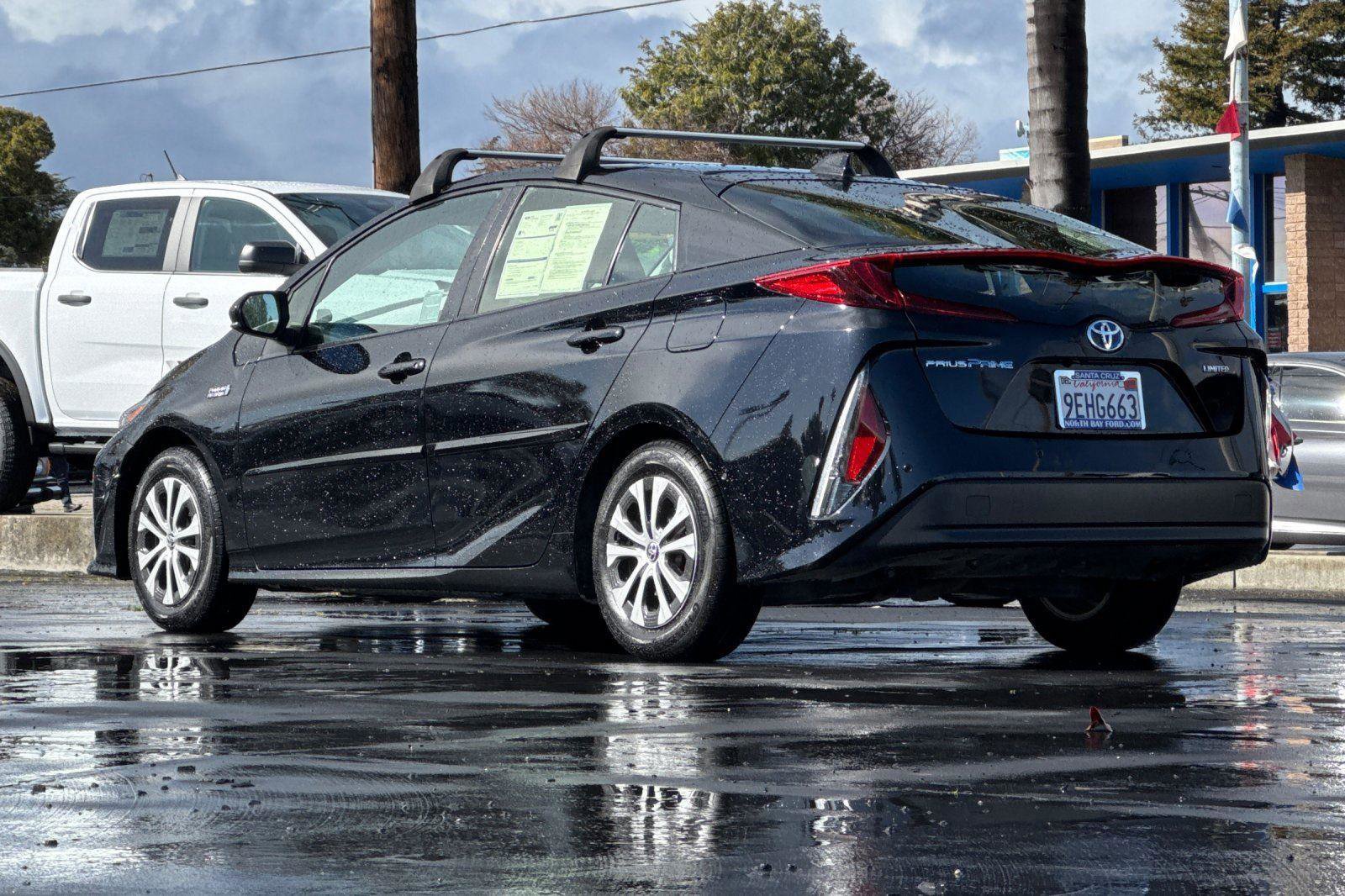 Used 2022 Toyota Prius Prime Limited image 3