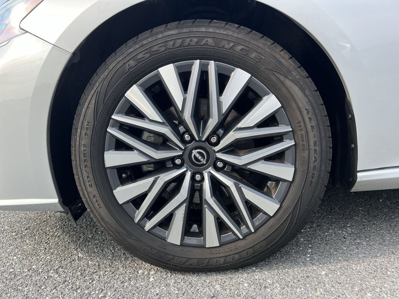 Used 2024 Nissan Altima 2.5 SV FWD image 12
