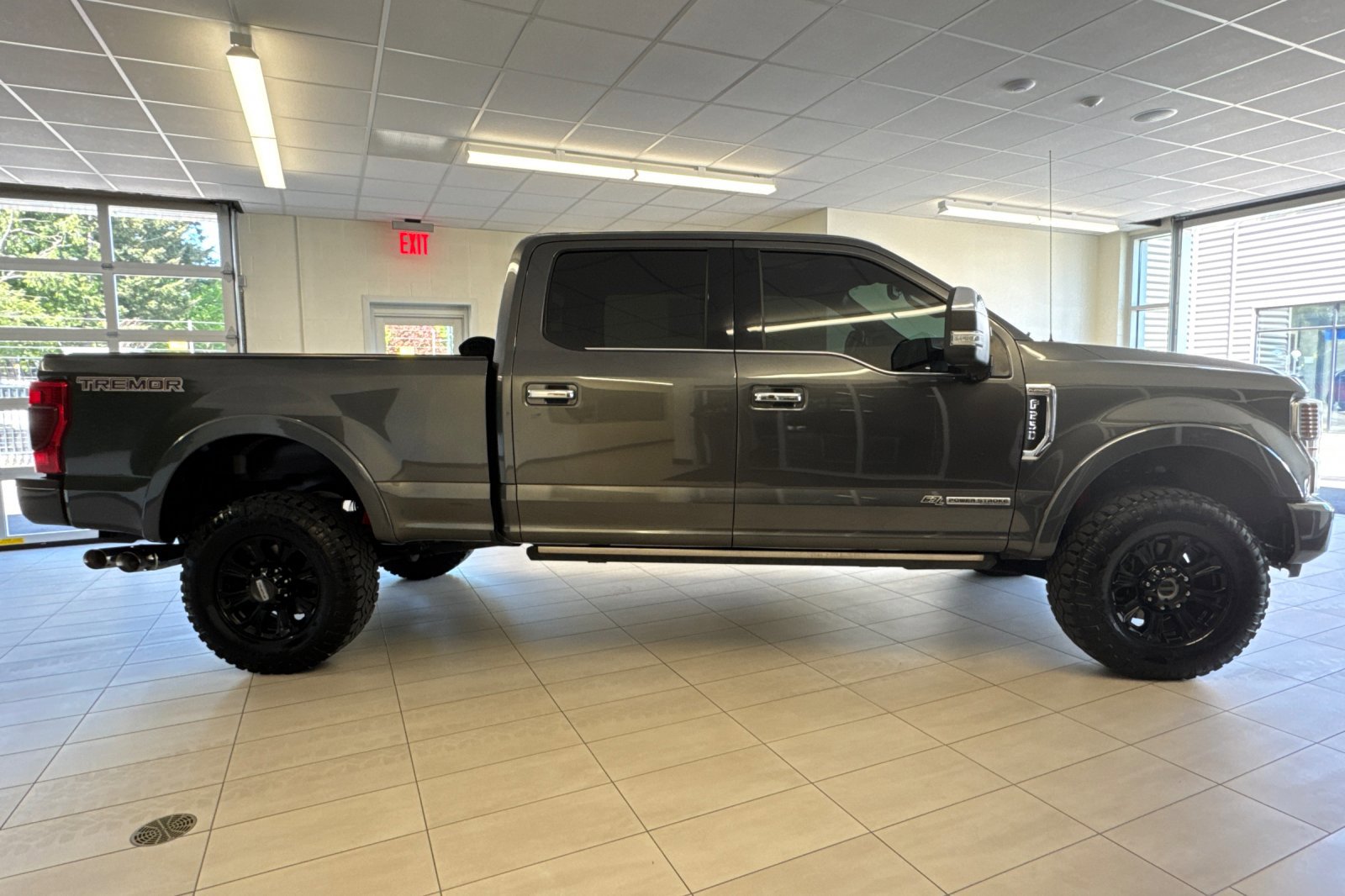 Certified 2020 Ford F250 Platinum w/ Tremor Off-Road Package AWD/4WD image 3