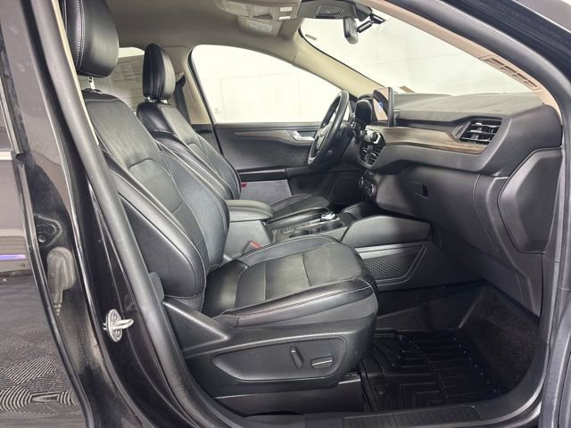 Certified 2020 Ford Escape Titanium AWD/4WD image 4