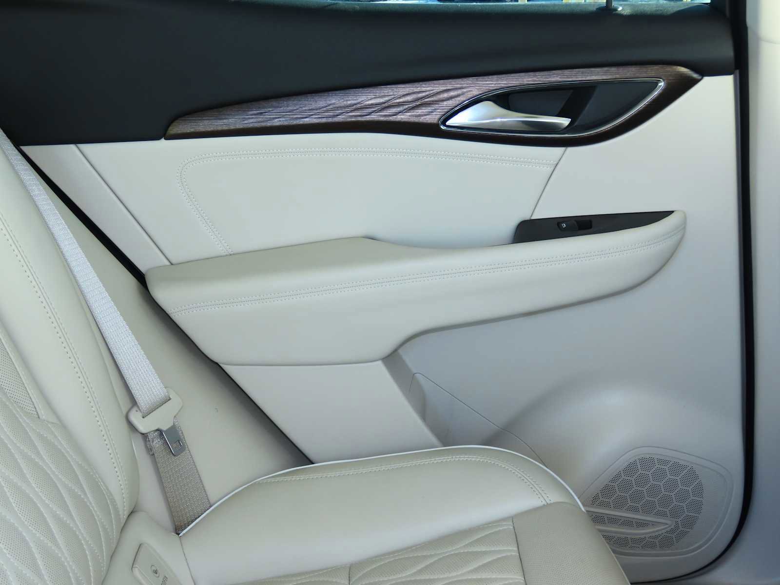 Used 2023 Buick Envision Avenir image 23