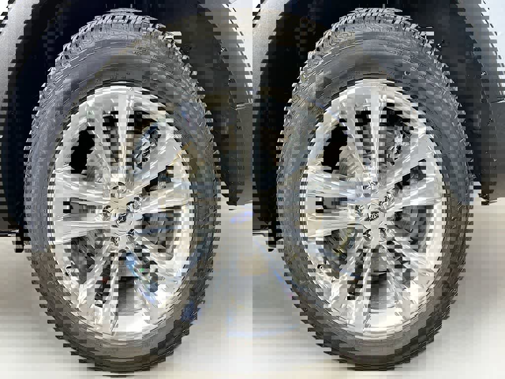 Certified 2019 Ford Explorer Limited w/ Ford Safe & Smart Package image 9