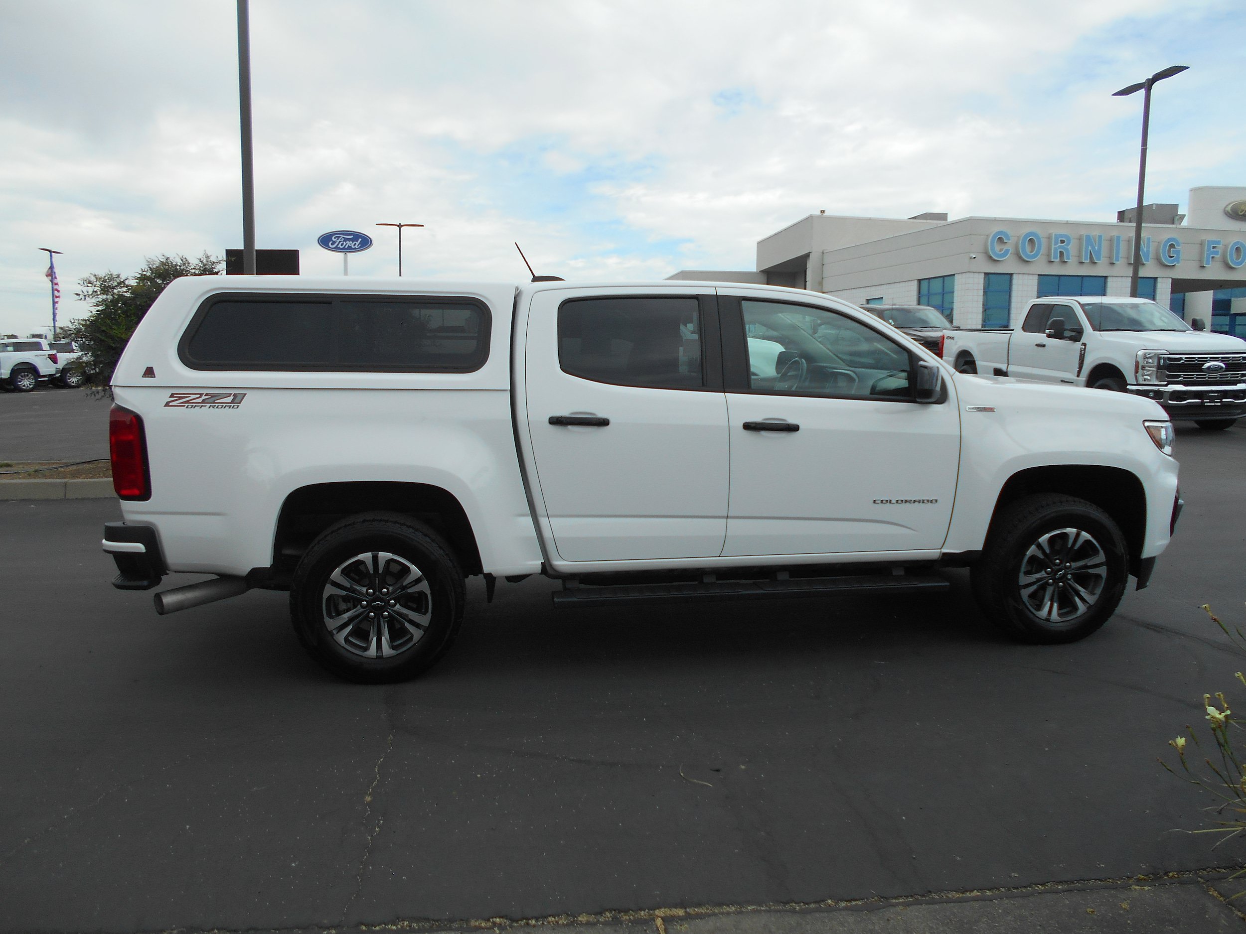 Used 2021 Chevrolet Colorado Z71 w/ Safety Package AWD/4WD image 4