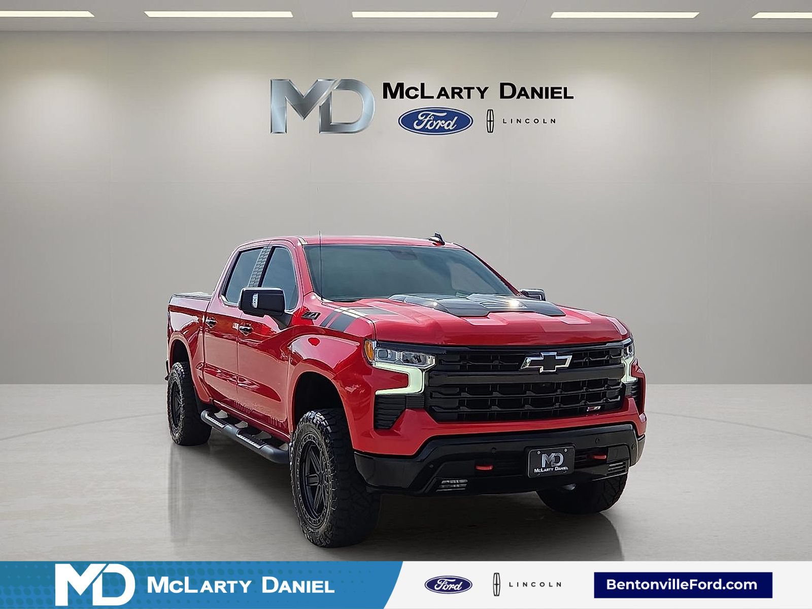 Used 2024 Chevrolet Silverado 1500 LT Trail Boss w/ LT Trail Boss Premium Package AWD/4WD image 1