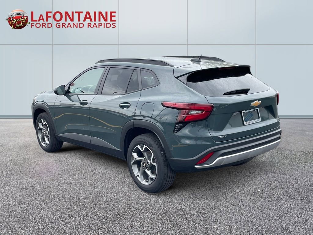 Used 2025 Chevrolet Trax LT FWD image 5