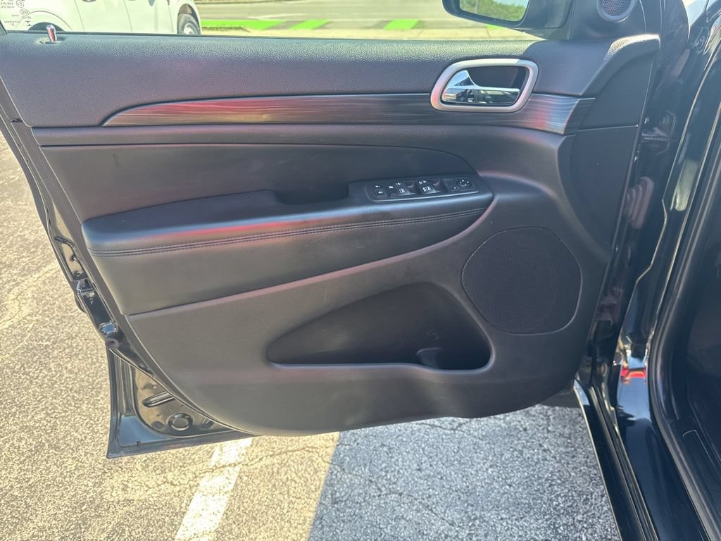 Used 2019 Jeep Grand Cherokee Altitude AWD/4WD image 11