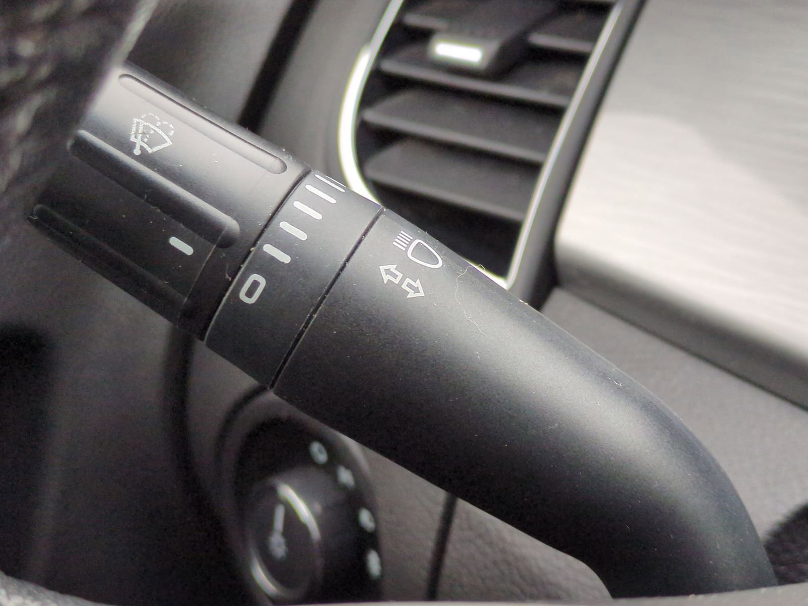 Certified 2018 Ford Taurus SEL image 28