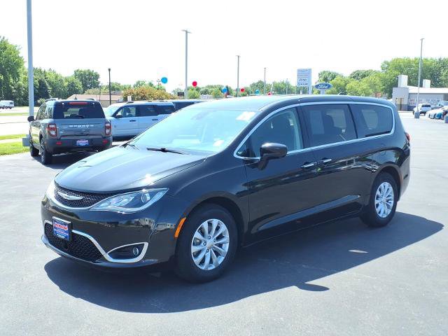 Used 2019 Chrysler Pacifica Touring Plus w/ Advanced Safetytec Group FWD image 6