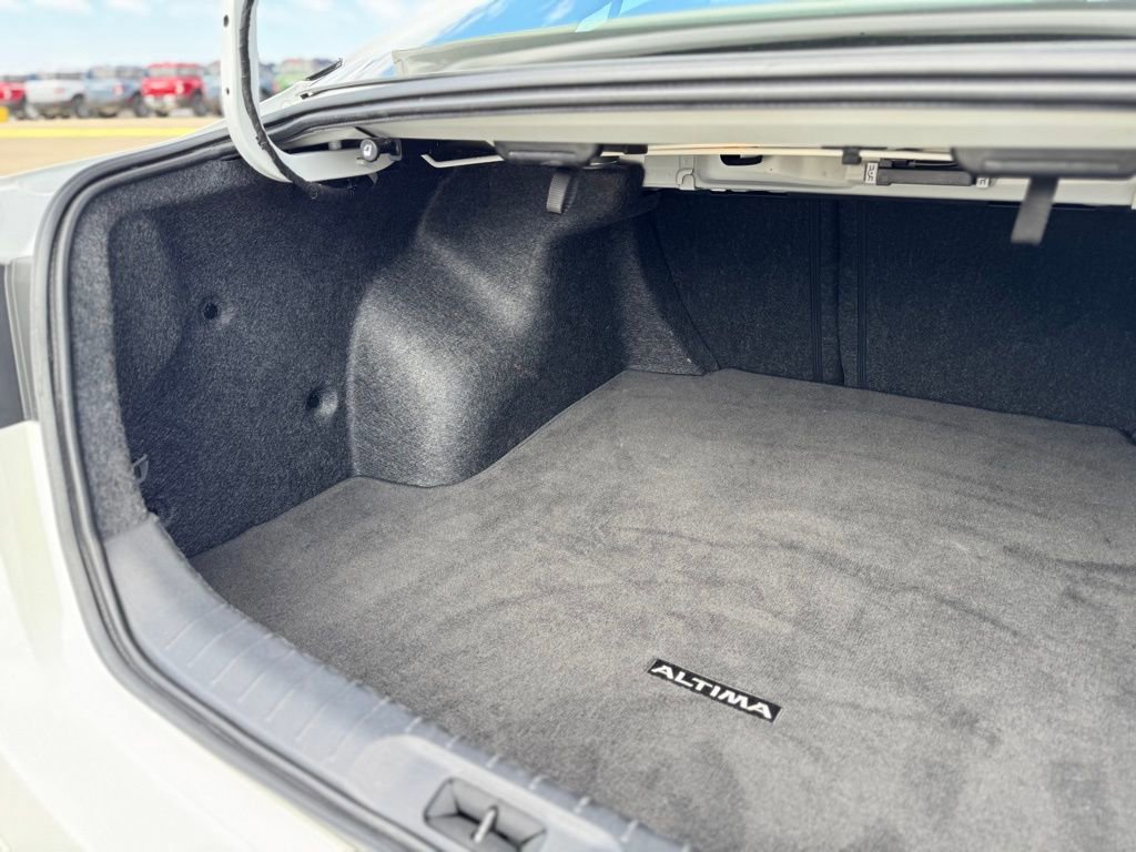 Used 2025 Nissan Altima 2.5 SR FWD image 38
