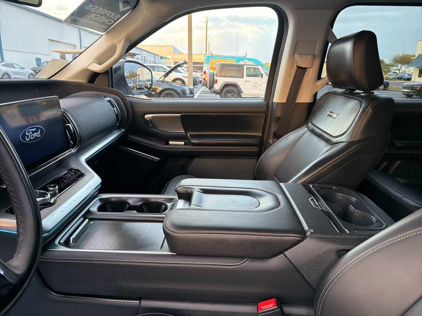 Certified 2025 Ford Expedition Max Platinum image 15