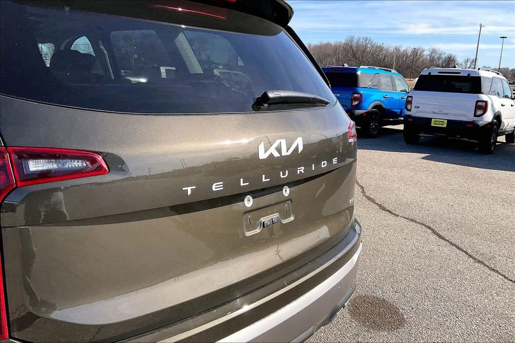 Used 2025 Kia Telluride S image 6