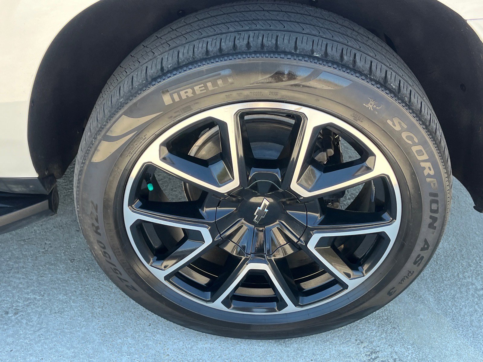 Used 2022 Chevrolet Suburban RST w/ Luxury Package image 21