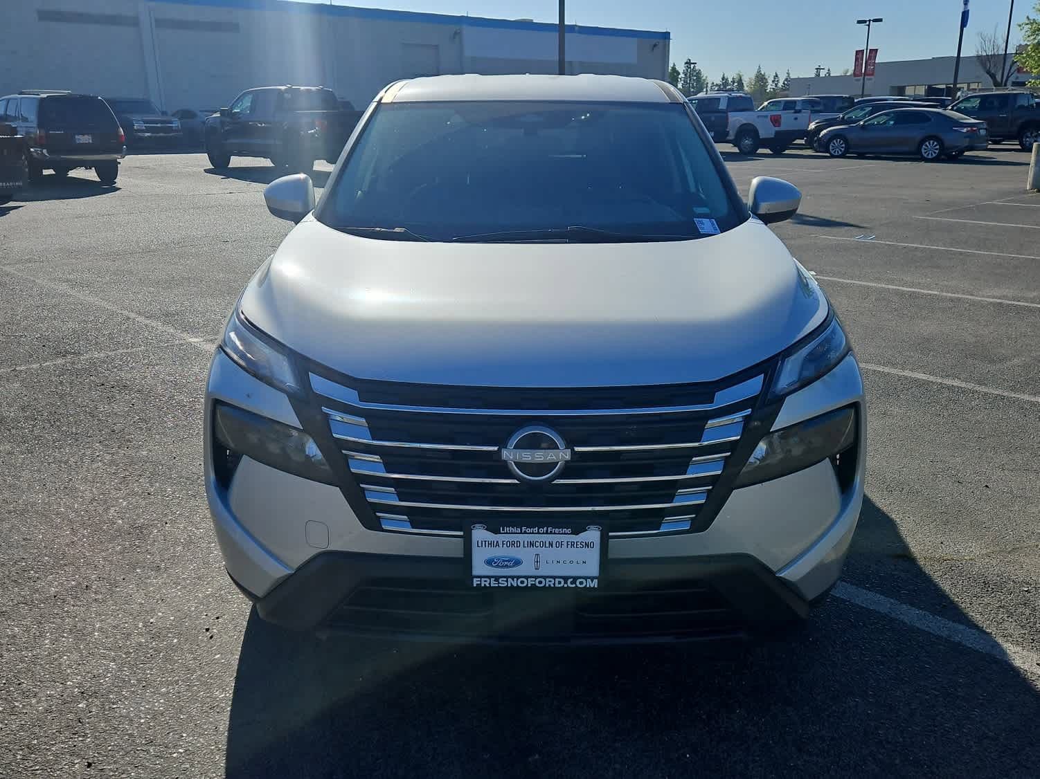 Used 2024 Nissan Rogue SV image 4