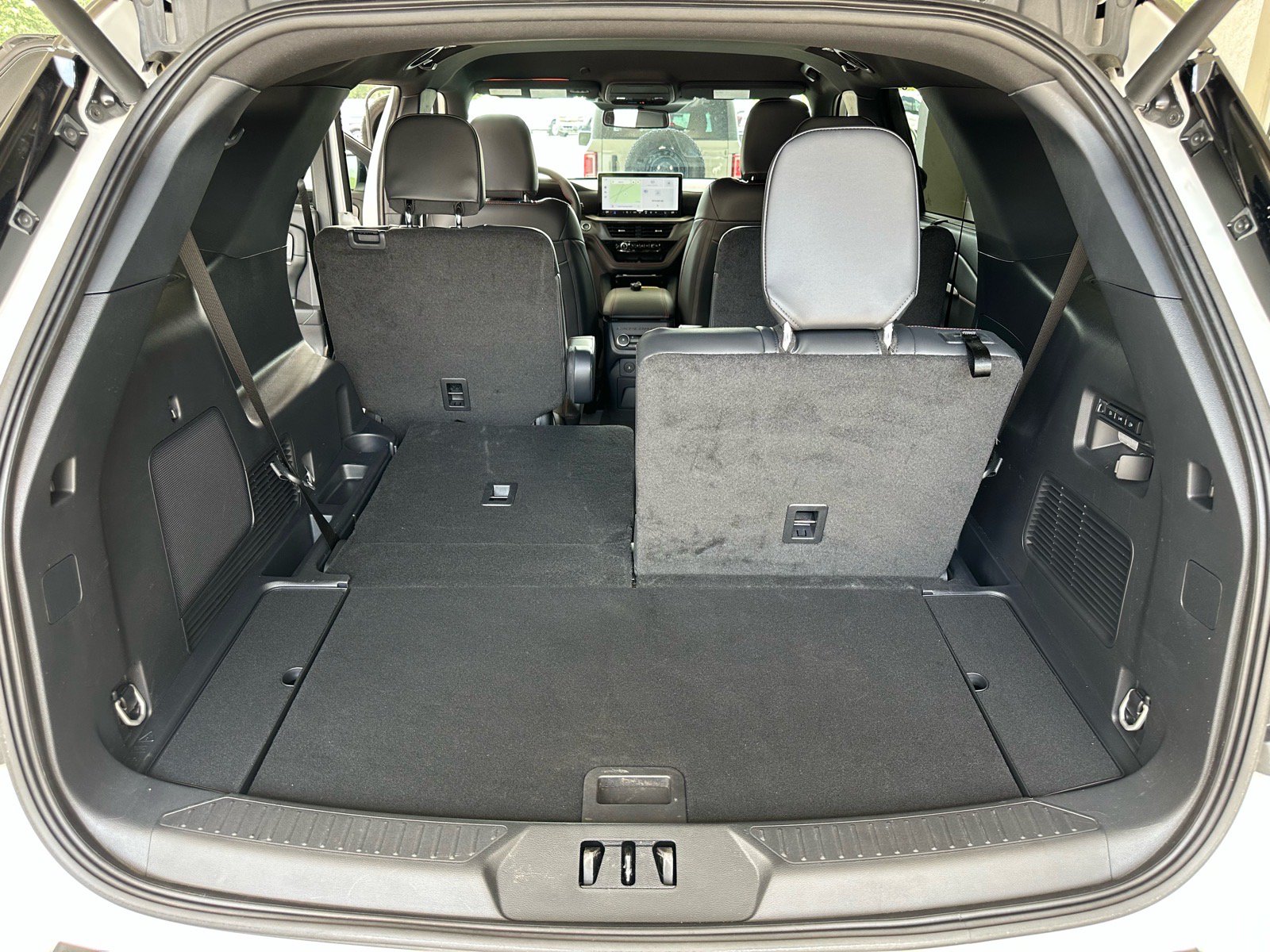 Certified 2025 Ford Explorer ST RWD image 25