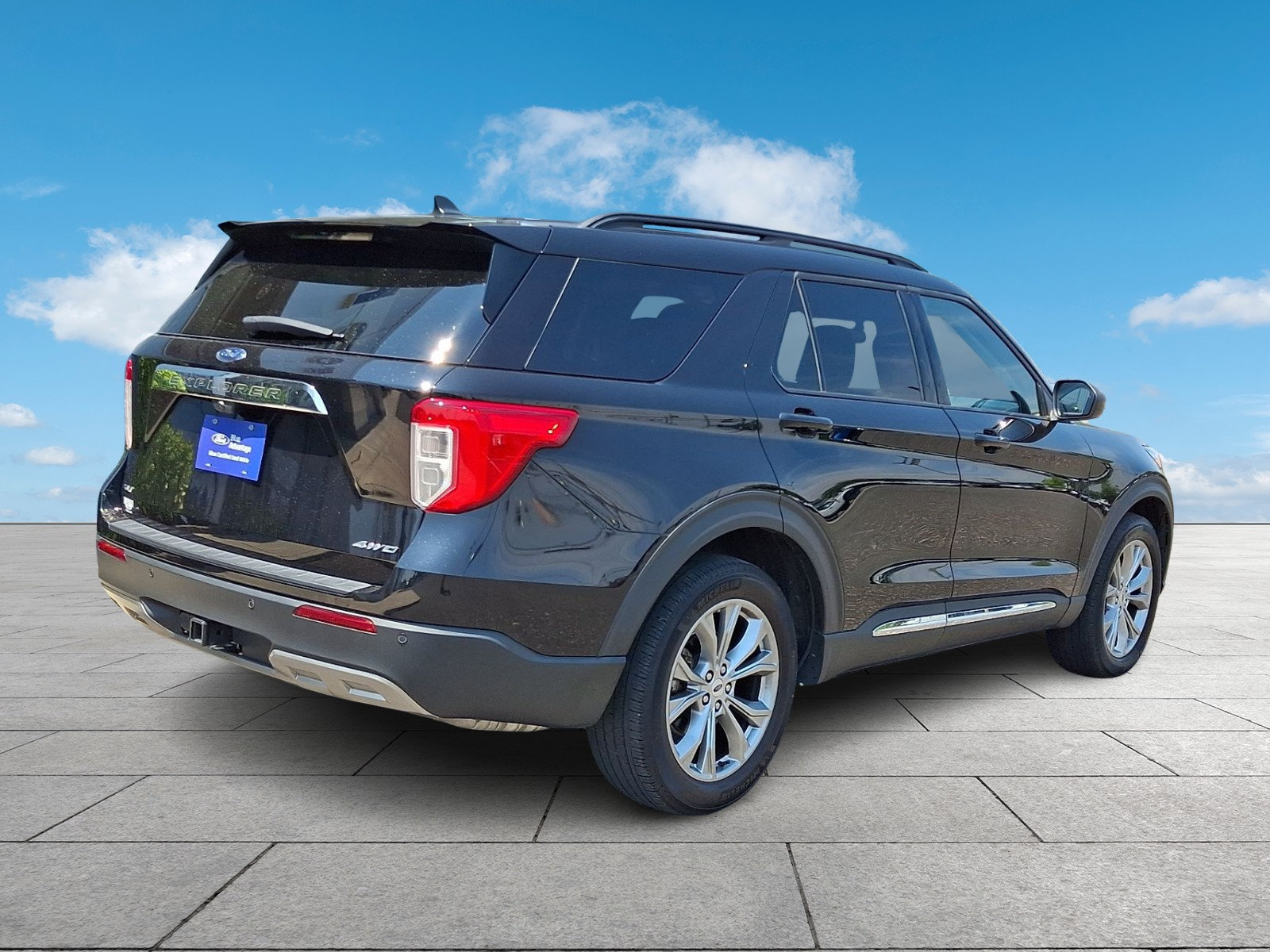 Certified 2023 Ford Explorer XLT w/ Equipment Group 202A AWD/4WD image 6
