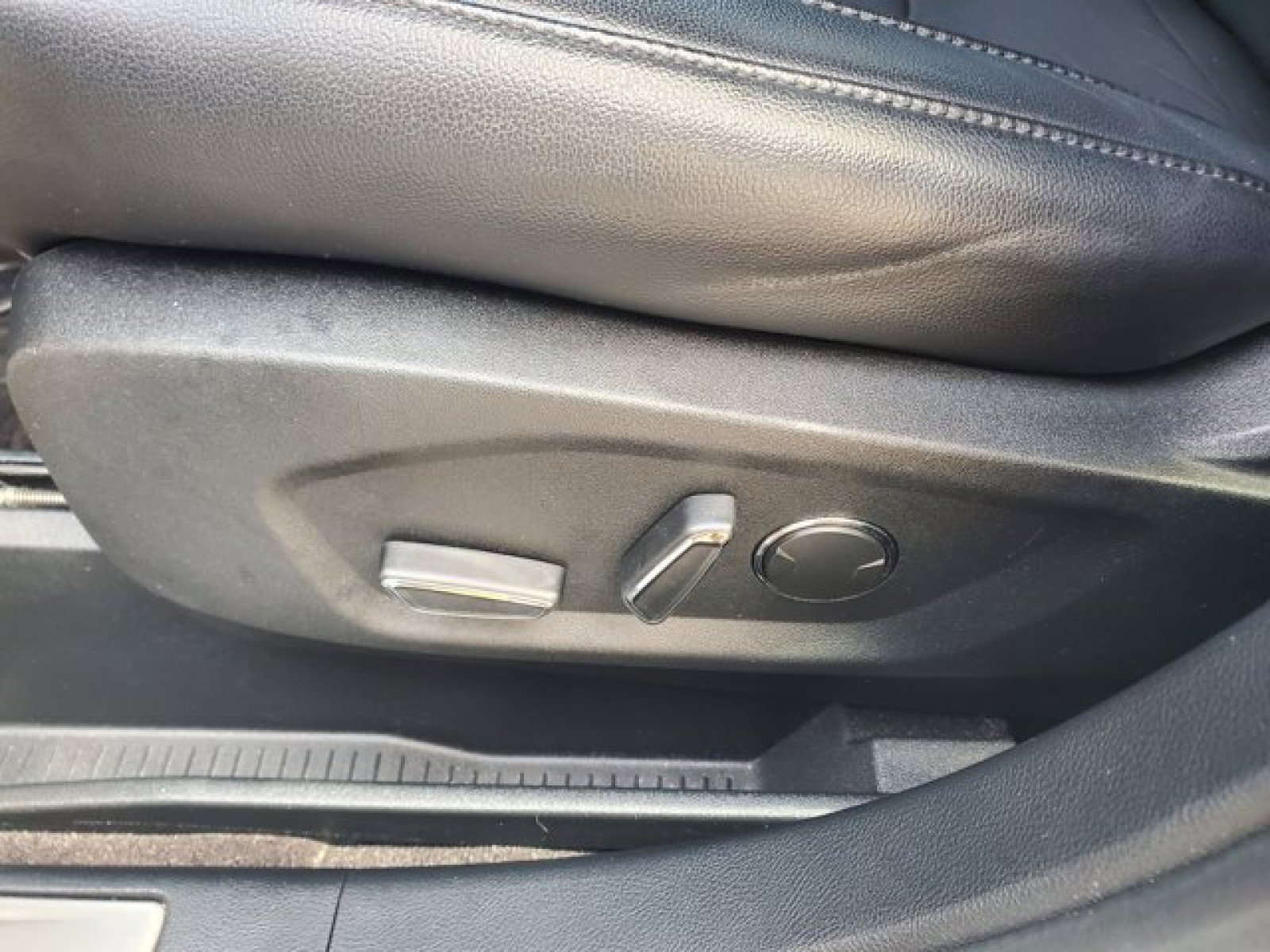 Certified 2019 Ford Edge Titanium image 12