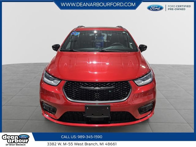 Used 2025 Chrysler Pacifica Limited FWD image 2