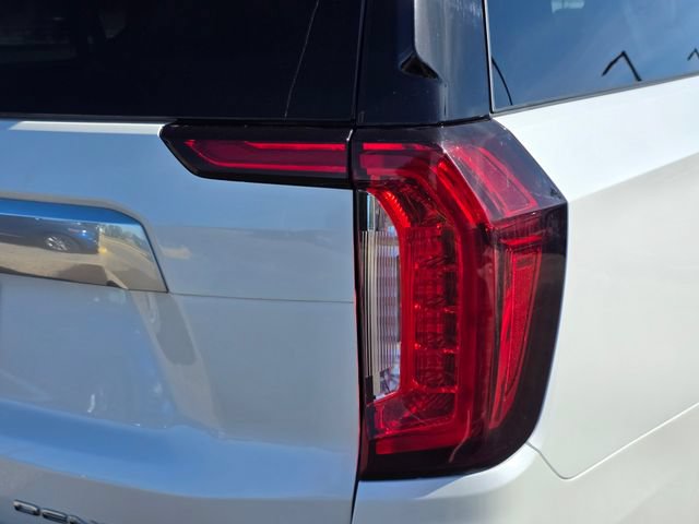Used 2023 GMC Yukon XL Denali w/ Advanced Technology Package AWD/4WD image 11