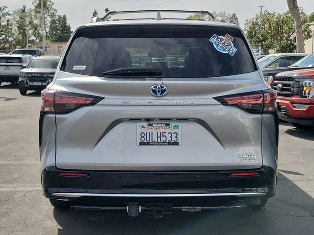 Used 2021 Toyota Sienna Limited FWD image 4
